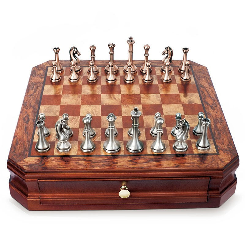 Clouage, coffret d’échecs octogonal façon ronce, pièces argent et cuivre · photo du fournisseur