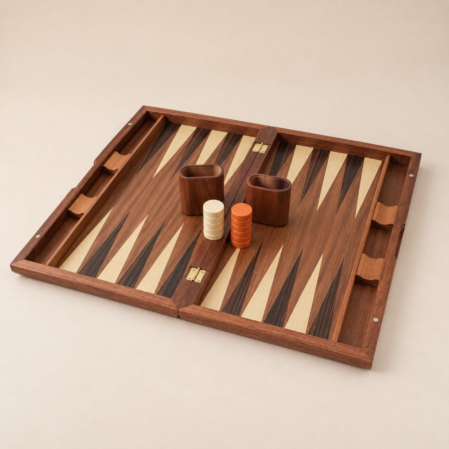 Videau, backgammon pliant en bois · coffret ouvert sur fond beige